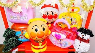 アンパンマンがクリスマスのお菓子ケースでお店屋さんごっこ！