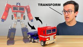 Auto Transforming Optimus Prime by Robosen