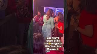 #AliaBhatt FindingSelfie Cam Struggle Is All Of Us @ Imp Moments #ZeeCineAwards2023 #Interviewwali