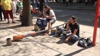 Hausgemachte Musik von zwei Genies in der Mönckebergstraße! Unbedingt ANSEHEN!