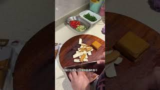 无敌下饭菜，韭菜炒香干又软又嫩又入味，豆香十足，随便一炒就是一道非常下饭的菜# 香干炒韭菜家常做法 # 太香了