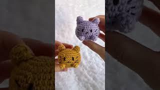 Котики брелочки. Еще больше моих работ в соцсетях VK: Lurmur #handmad #toys #вязание #амигуруми
