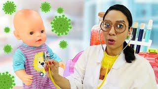 Spielspaß mit Puppen. Baby Born ist beim Arzt. Spielzeug Video für Kinder