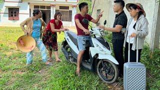 Angry engineer leaves home - engineer's mother has motorbike taken by creditorLyHoaTieu