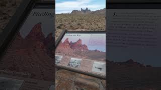 당나귀 귀를 닮은 거대한 돌산 (텍사스 빅벤드 뮬 이어) Giant stone mountain that resembles donkey ears (Big Bend Mule ear)