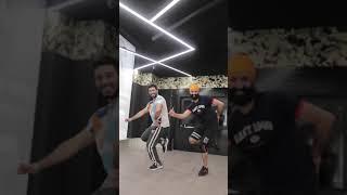 Laare by MANINDER BUTTAR... BHANGRA ROUTINE BY  MICKY SINGH n EKJOT SINGH #teamheavyweightbhangra