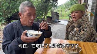 啤酒婶为了战胜饭王，那么好吃的一碗粉蒸肉都忍住不吃