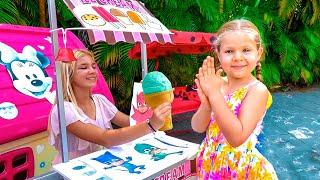 Diana y Roma Juegan a la Tienda de Helados