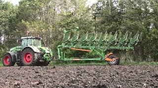 PLOEGEN MET EEN FENDT 933 VARIO AMAZONE TYROK 400 VS 8 SCHAAR