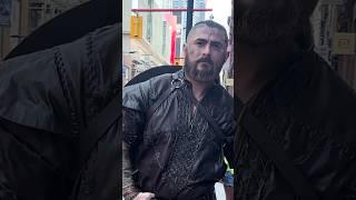 Ragnar Lothbrok Walking in Public #reactionvideo #vikings #ragnarlothbrok #foryou #fashion #costume