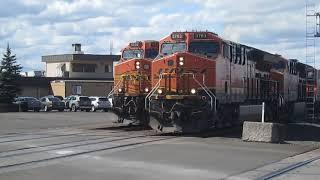 Train horn battle with BNSF ET44C4 3783 & BNSF Dash 9-44CW 5216. Full race is in the description