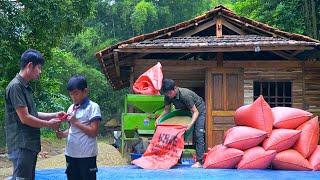 NHAT had to be hospitalized urgently. KONG sold rice to earn money to pay for NHAT's hospital bills