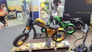 Elektroroller Futura auf der Eurobike zusammen mit Mangosteen bester E-Chopper Produzent der Welt