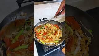 我最爱给媳妇做炒河粉了 #炒河粉 #我的厨房日记 #爱做饭的男人