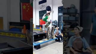再次被小孩哥震惊到 #滑板 #滑板轩轩 #跑酷 #小孩哥 #极限运动