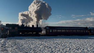 #475 passing Red Caboose Motel in a 17 Degree Morning Strasburg Railroad