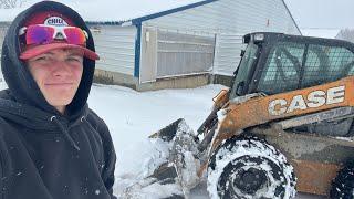 Removing Snow at the Hog Barns - Day in the life of a 18 year old farmer