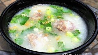 ข้าวต้มกระดูกหมู Rice Soup with Pork Ribs.