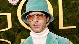 Jeremy Strong's Teal Bucket Hat Swept The Golden Globes