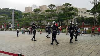 久違的空軍儀隊版小禮兵孫孫 來到忠烈祠 模仿空儀交接槍法 認真的態度完全不輸給空儀哥哥