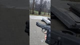 Beretta M92 A1 Co2 (FULL AUTO) very fast