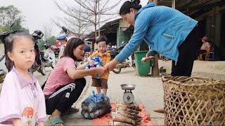 Poor mother sells bamboo shoots to earn money for her children to go to school.