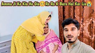 Yeh Amma Ji Ko Kia Ho Gia  Ro Ro K Bura Hal Kar Lia 