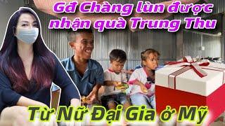 Quá vui mừng gđ Chàng lùn được nữ Đại Gia ở Mỹ tặng quà Trung Thu.