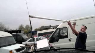 CB RADIO POWERING UP A FLUORESCENT TUBE!!