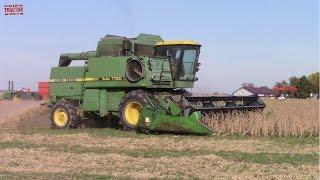 JOHN DEERE 7720 Turbo Combine Harvesting Soybeans