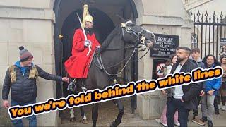 Kings guard brings the horse out of the box #kingsguard