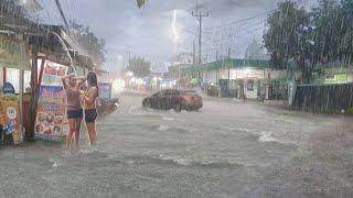 2 uur ZWARE REGEN EN ONWEER, WANDELING IN Mijn DORP INDONESIË (ONTSPANNING VAN DE NATUUR)