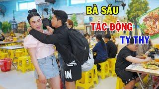 Đang khẩu chiến, Bà Sáu Tài Lanh bất ngờ tác động vật lý Ty Thy - Ty Thy Vlog Gỏi đu đủ