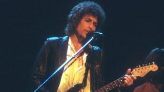 Which famous artists have been inspired by Bob Dylan?