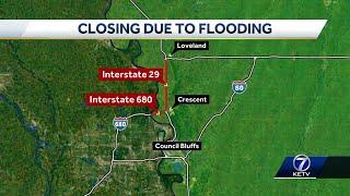 Flood waters break levee in northwest Iowa, I29 to close