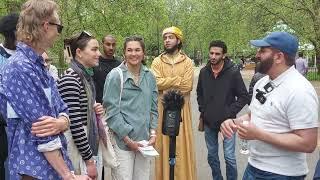 Science Background Visitor Questioning  Muslim! Abass And Visitor Speakers Corner Sam Dawah