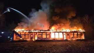 Flammeninferno vernichtet Kindergarten - über 160 Einsatzkräfte vor Ort