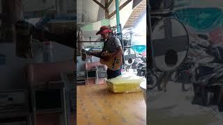 Pengamen dengan Kreativitas plus skil mantap "ayam den lapeh"