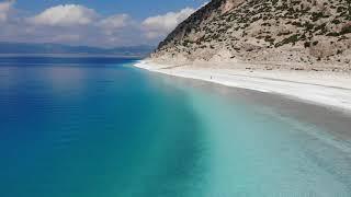 The most beautiful lake in Turkey is Salda. Самое красивое озеро Турции - Салда.