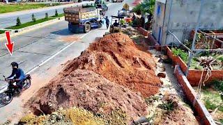 The first new project is to pour soil into the box to make a garden in front of the ASEAN road