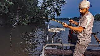 FLOODWATER Fishing - The HUNT for HUGE Catfish