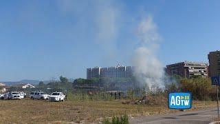 Roma, ancora fiamme a Torre Spaccata: bruciano baracche, messe in sicurezza bombole del gas