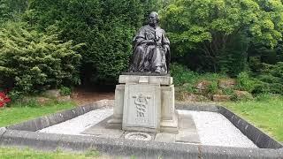 Lister Statue in Kelvingrove Park in Glasgow (May 2020)