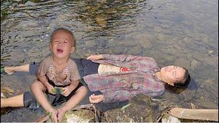 the mother fainted and the child got lost in the forest / ly tam ca