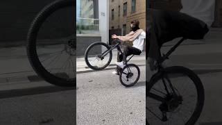 NO HANDS?!? ‍ #shorts #youtubeshorts #bikelife