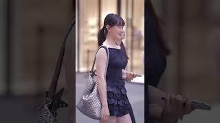 她不需要语言，每个动作都自带温柔滤镜｜慢节奏街拍　#气质留白 #淡颜耐看