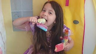 Emily tastes different POPSICLE - Ice lolly - Akullore per femije - Emily h channel