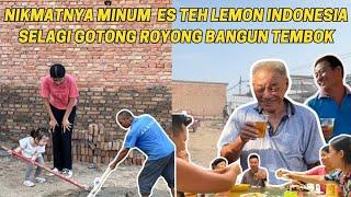 GOTONG ROYONG BANGUN TEMBOK RUMAH DAN BERBAGI ES TEH LEMON INDONESIA