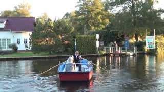 Die Ruderfähre zu Rahnsdorf/ The Rahnsdorf rowing boat ferry