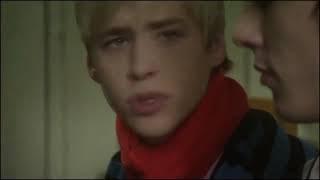 Maxxie Skins-Gay Kiss- beso gay